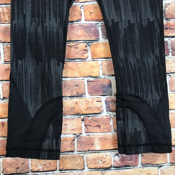 🍀🌸 Lululemon Run Inspire Capri leggings 🌸🍀 - Picture 12 of 16